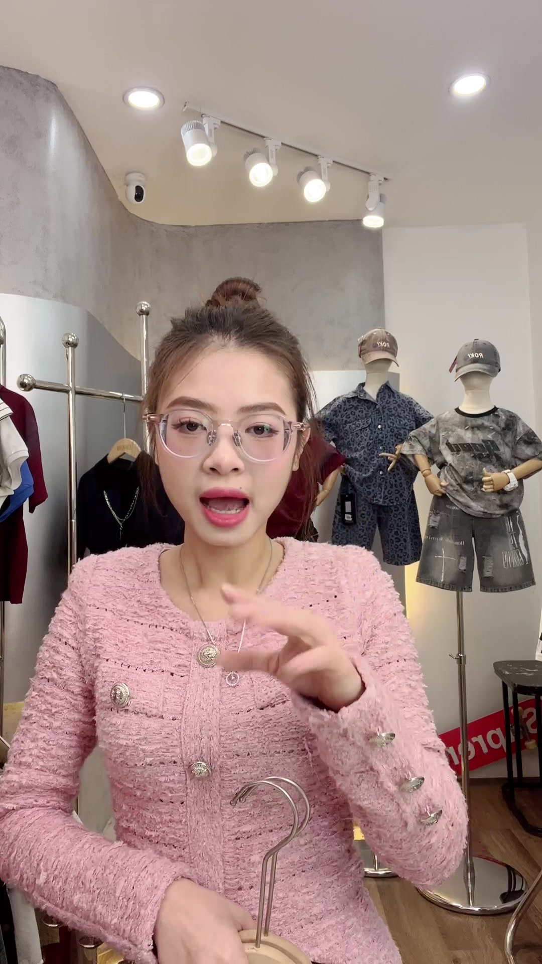 [🆕🇻🇳]  CHUNKids.vn – (Chun Kids )-Cửa hàng quần áo sơ sinh & trẻ em 🧑‍🧒❤️️👶⭐️ SALE LIVE 18/03
xả kho – Giá cực sốc- Vào ngay live cùng Chun để săn được nhiều deal hời cho Bé � , shares-0✔️ , likes-1❤️️ , date-2025-03-18 18:59:56🇻🇳🇻🇳🇻🇳📰🆕