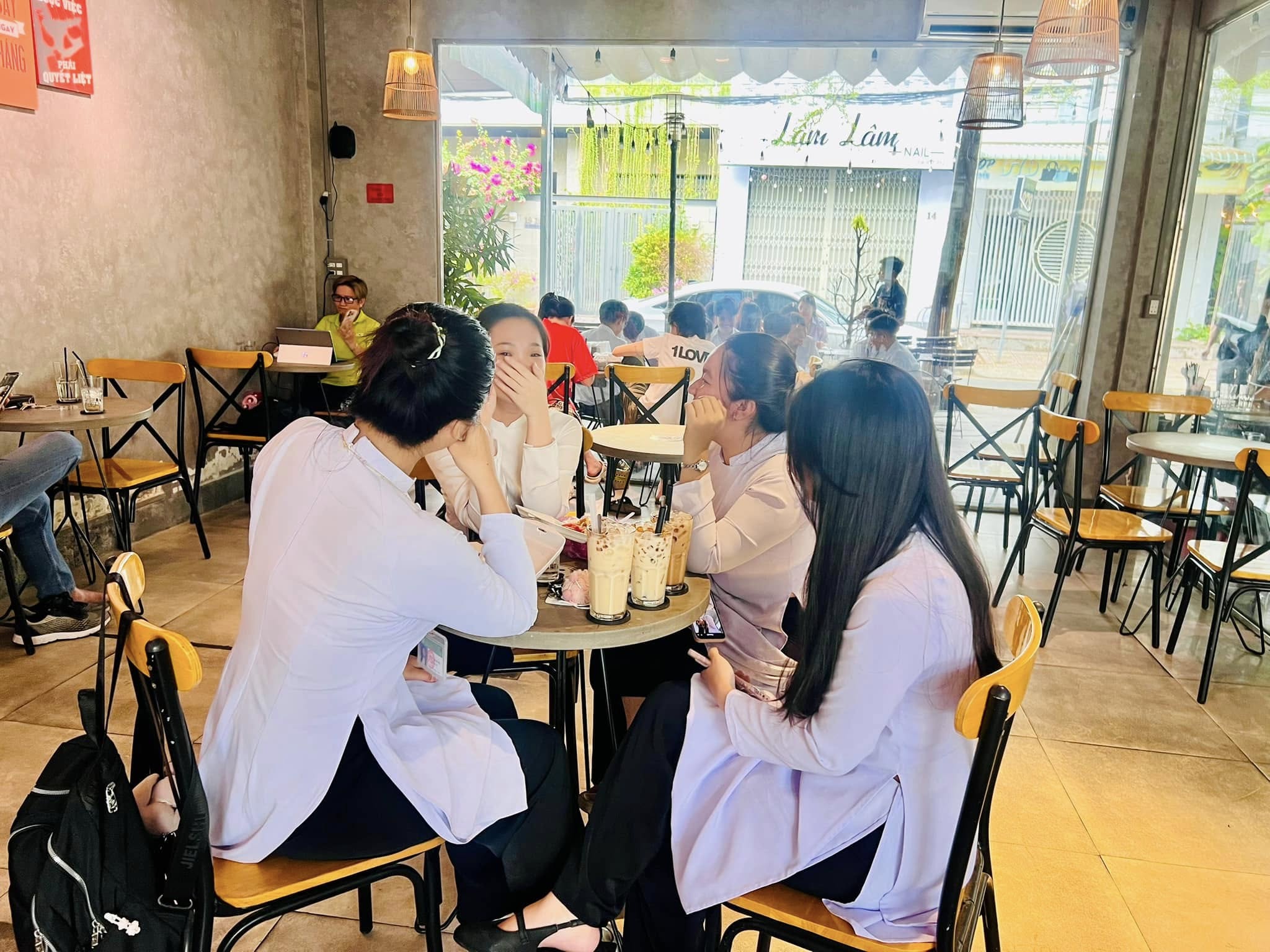 [☕️🇻🇳] Anni Coffee Cà Mau  🥤 Top1Coffee ☕️ Kết quả có thế nào, mình cứ cùng nhau vui vẻ, thư giãn xíu nhé!
#Annicoffeecamau.
#Khônggiancàphêthưgiãn.
, shares-0✔️ , likes-8❤️️ , date-2025-03-14 17:34:37🇻🇳🇻🇳🇻🇳📰🆕