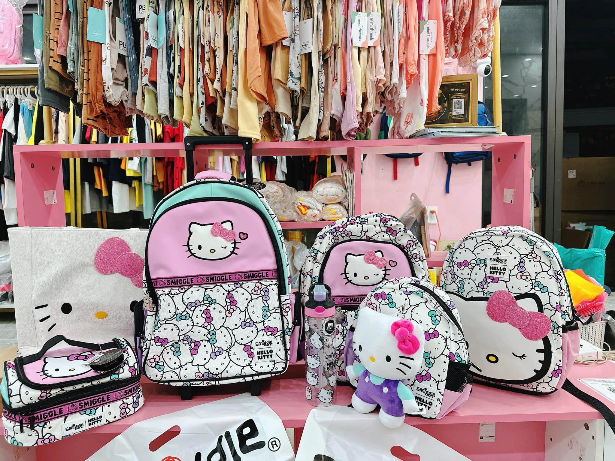 [🆕🇻🇳] 20 Kids – Hàng Xuất Xịn Cho Bé 🧑‍🧒❤️️👶⭐️ Combo này em chỉ biết nói siêu phẩm thôi ạ
Hãng smiggle
Balo kéo sz 52*38 phù hợp bé lớp 1-6
balo sz 42*30 phù hợp bé lớp 1-6
balo sz nhỡ 36*28 phù hợp bé , shares-0✔️ , likes-0❤️️ , date-2025-03-16 06:56:47🇻🇳🇻🇳🇻🇳📰🆕