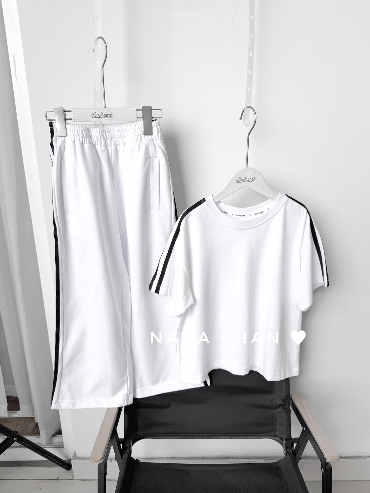 [🆕🇻🇳]  NaNa Chan – Quần áo trẻ em cực đẹp 😎❤️️⭐️ Mùa của những set đồ quần dài áo cộc mỏng thoáng đã đến rồi . Nhà Na có sẵn size 120-170 nhé𝑵𝒆𝒘 𝒊𝒕𝒆𝒎 𝒇𝒐𝒓 𝒔𝒖𝒎𝒎𝒆𝒓𝗦𝗵𝗼𝗽𝗲𝗲:•••••••••••••••••••
𝗢𝗽𝗲𝗻  , shares-0✔️ , likes-1❤️️ , date-2025-03-09 17:47:03🇻🇳🇻🇳🇻🇳📰🆕