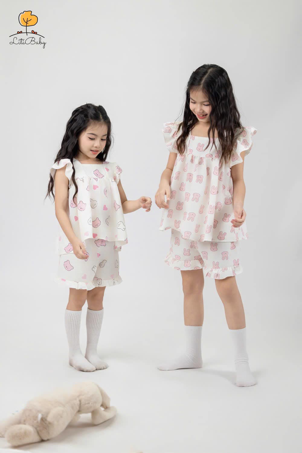 [🆕🇻🇳] LITIBABY Hồ Chí Minh 😎❤️️⭐️  Ở nhà xinh xắn – Ra ngoài dễ thương!
(Size từ 20 ký đến 40 ký)
Mấy bộ này không chỉ để mặc ở nhà đâu nha! Thiết kế siêu cưng, chất vải cotton mềm mát, b , shares-0✔️ , likes-0❤️️ , date-2025-03-15 22:32:49🇻🇳🇻🇳🇻🇳📰🆕