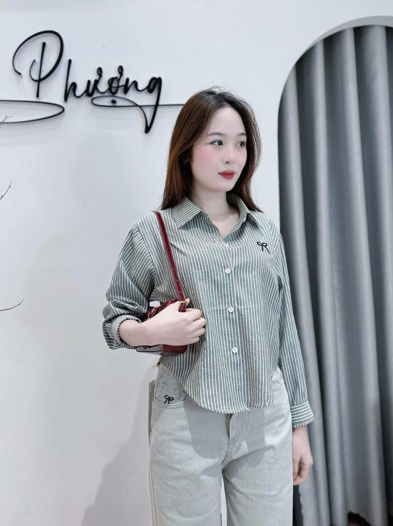 [🆕🇻🇳] Shop Phượng Nguyễn Chuyên bán buôn bán lẻ quần áo giày dép Nữ 👕 Top1Fashion 👗  Sơ mi kẻ nơ 150k
Xuông bò thêu nơ 230k s m l màu xi măng đẹp lạ
, shares-0✔️ , likes-7❤️️ , date-2025-03-01 04:14:14🇻🇳🇻🇳🇻🇳📰🆕