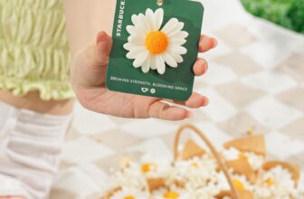 [☕️🇻🇳] Starbucks Vietnam 🥤 Top1Coffee ☕️ GỬI TẶNG “NGƯỜI ĐẸP” HOA SÁP THƠM CỰC XINH!​Nhân ngày Quốc Tế Phụ Nữ 08.03, Starbucks đã chuẩn bị những bông hoa sáp thơm mùi cà phê sữa đá ngọt ngào để  , shares-40✔️ , likes-12K❤️️ , date-2025-03-08 00:58:45🇻🇳🇻🇳🇻🇳📰🆕