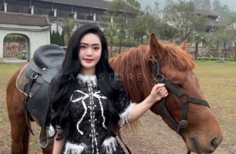 [🆕🇻🇳] Amy Store – nhãn hiệu thời trang thiết kế cao cấp, trẻ trung, hiện đại, nữ tính và thanh lịch 👕 Top1Fashion 👗  Outfit đen luôn là “best choice” với các cô gái, bởi sự tối giản mà không hề đơn giản!
Rạng ngời, tỏa sáng, cân mọi vóc dáng cho những chuyến vi vu dạo ch , shares-0✔️ , likes-50❤️️ , date-2025-03-07 16:00:44🇻🇳🇻🇳🇻🇳📰🆕