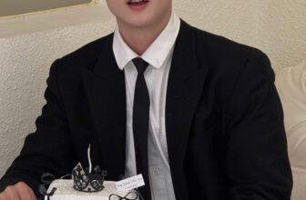 [🆕🇻🇳] Hộp giấy đựng thực phẩm, Cốc Giấy, Bát Giấy, Hộp đựng bánh sinh nhật  🎨 Top1Designs ✨  Mica Đen chưa bao giờ hết hotHộp Mica khiến món quà của bạn trở nên tinh tế và đầy ấn tượng!Thiết kế trong suốt kết hợp nắp đen sang trọng, giúp tôn  , shares-0✔️ , likes-4❤️️ , date-2025-02-28 17:10:43🇻🇳🇻🇳🇻🇳📰🆕