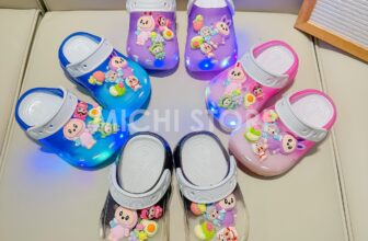 [?️??] Michi Store – Chuyên thời trang, giày dép, mũ, túi, ba lô và các phụ kiện trẻ em ?Top1Toys?️  Sục đèn nháy độc quyền nhà em vẫn cứ là best seller em này bán vài nghìn đôi rồi vẫn chưa hạ nhiệt  hàng nhà em chuẩn hãng chống nước, thay pin được nha cá , shares-1✔️ , likes-5❤️️ , date-2025-03-07 16:45:47????????