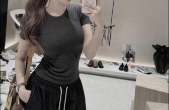 [🆕🇻🇳] Phương Linh Boutique -Chuyên cung cấp sỉ lẻ thời trang nữ thiết kế hot girl ,luôn cập nhật hàng trend 👕 Top1Fashion 👗  B064-Set áo thun mix chân váy dài dây rút
Set này nó tiện nhaaa  Cả set tách ra mix cx đc lun, áo thun ôm + cvay dài rút dây chun dưới chất mêliii cực kiii , shares-0✔️ , likes-2❤️️ , date-2025-03-06 15:51:49🇻🇳🇻🇳🇻🇳📰🆕