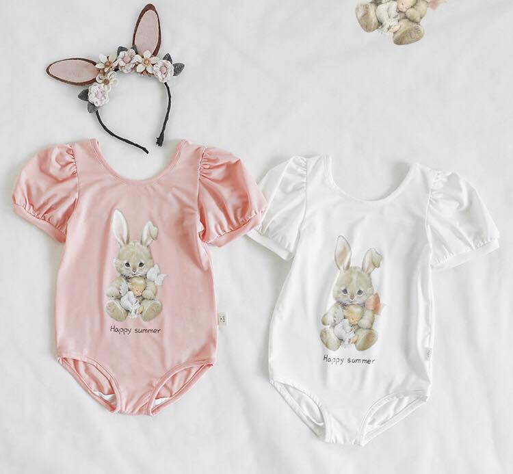 [🆕🇻🇳]  Bơ bébé 🧑‍🧒❤️️👶⭐️  Đồ bơi xinh nhà Bơ bé
Hè sắp về, Ba Mẹ sắm sửa cho gái cưng chào hè đi nàoooo
cực kì hạt hẻ luôn
Sz 90 / 100 / 110 / 120 / 130———-
Bơ.bébé
Ba , shares-1✔️ , likes-2❤️️ , date-2025-03-07 22:51:53🇻🇳🇻🇳🇻🇳📰🆕