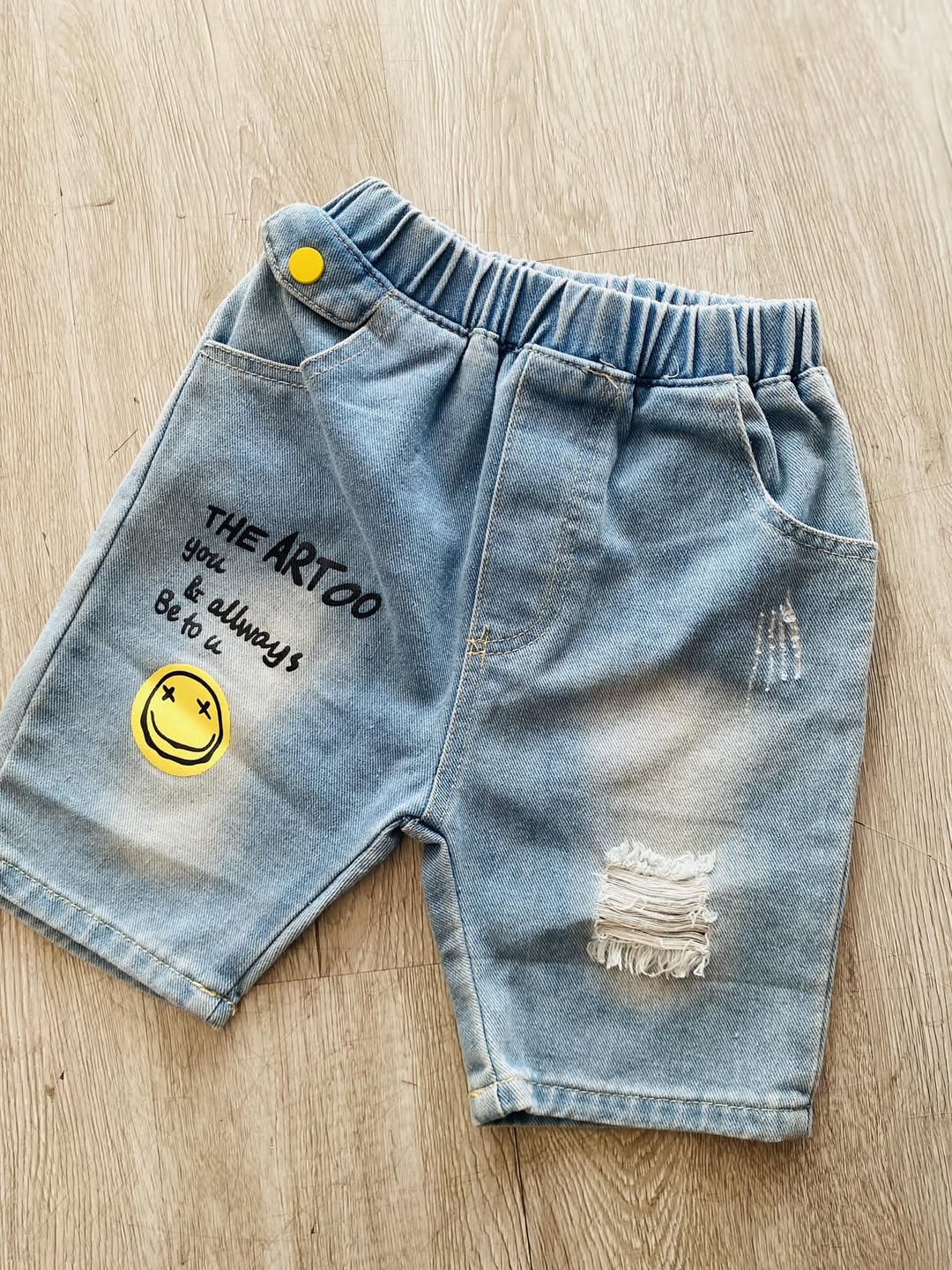 [???]  Thời trang trẻ em SamBon Kids  ?‍?❤️️?⭐️ Quần short jean cho bé diện hè
130k/ cái
Size 100( 12-14kg)
Size 110(15-17kg)
, shares-0✔️ , likes-0❤️️ , date-2025-03-08 16:03:40????????