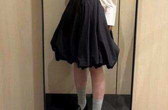 [🆕🇻🇳] Khang VNXK 👕 Top1Fashion 👗  Không khó để trở nên đặc biệt với chân váy  C O SChất liệu đẹp mê ly, dày dặn, trơn trượt, đằm tay, không chút nhàu nhẹ.Thiết kế dáng bí lạ mắt với gam , shares-1✔️ , likes-11❤️️ , date-2025-03-08 17:49:42🇻🇳🇻🇳🇻🇳📰🆕