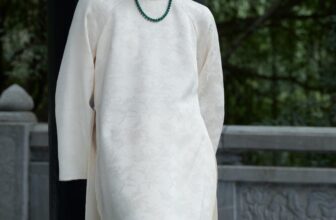 [🆕🇻🇳] Tủ Nhà Mây – Wear Easy. Feel Comfy. Be Happy 👕 Top1Fashion 👗  Cảm ơn Nam đã gửi về những khoảnh khắc thật đẹp của cô Mây Kindly cùng Áo Dài Thường Xuân Lụa nhà Mây. Thường Xuân Hoa phiên bản lụa trắng luôn là sự lựa c , shares-0✔️ , likes-21❤️️ , date-2025-03-10 19:03:16🇻🇳🇻🇳🇻🇳📰🆕