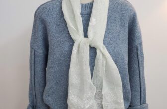 [???] Xếp home  (vintagenhatrang)  ? Top1Fashion ?  Khăn choàng cổ đa dạng chất liệu từ ren mỏng đến voan, có thể ứng dụng khi đi du lịch. Lên hình là siêu xinhChi tiết ghi chú ở mỗi hình. Khăn đã có trên , shares-0✔️ , likes-5❤️️ , date-2025-03-08 04:11:39????????