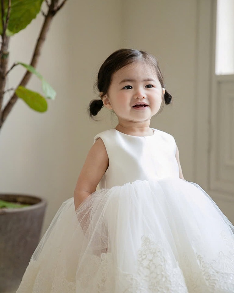 [🆕🇻🇳]  MMKID aims to bring kids the most high fashionable and high quality party design 🧑‍🧒❤️️👶⭐️ Chiếc váy công chúa Lucia thiết kế cao cấp dành cho bé gái, mang vẻ đẹp thanh lịch và tinh tế, phù hợp cho những dịp đặc biệt như sinh nhật, tiệc cưới, chụ , shares-1✔️ , likes-1❤️️ , date-2025-03-14 15:23:59🇻🇳🇻🇳🇻🇳📰🆕