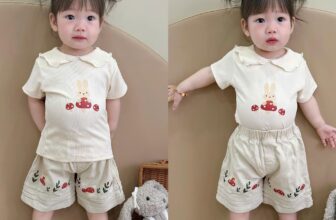 [🆕🇻🇳]  Thóc Kids – Thời trang trẻ em – Chuyên sỉ lẻ quần áo xuất dư, made in VN cho trẻ 🧑‍🧒❤️️👶⭐️ Moá ơi em nói nó cưng xỉu nha mấy chế ơi #159k
Áo tăm cổ sen phối quần kaki (kaki dày  em giặt mềm đẹp luôn ý ạ)
Con thỏ + cây nấm đỏ iu xinh quá lun
Size  , shares-0✔️ , likes-0❤️️ , date-2025-03-08 03:28:53🇻🇳🇻🇳🇻🇳📰🆕