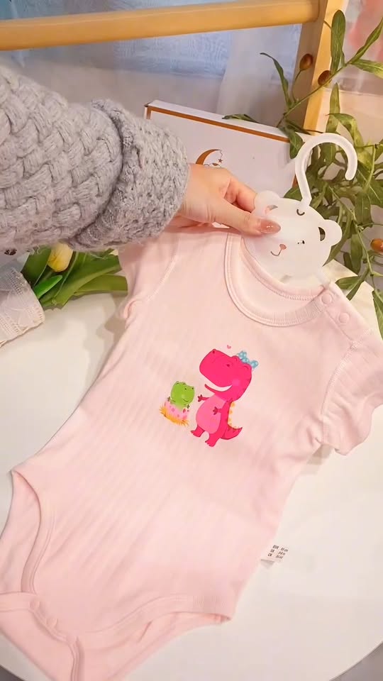 [🆕🇻🇳]  Made By Hằng – chuyên đồ len hanmade 🧑‍🧒❤️️👶⭐️ Chào hè với bộ sưu tập body suit nhà em đây.Rinh ngay cả combo cho bé mặc đi các mom ơi  , shares-0✔️ , likes-0❤️️ , date-2025-03-01 23:18:49🇻🇳🇻🇳🇻🇳📰🆕