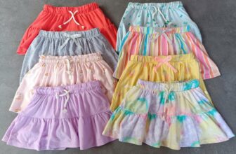 [🆕🇻🇳]  BIN’S HOUSE Chuyên Sỉ & Lẻ Hàng Hiệu Xuất Dư Trẻ Em 😎❤️️⭐️ Chân váy + kèm quần. Hàng dự xịn đét hãng Cat Jack
Size 4 – 14T. (16 – 38kg)
Bên trong quần cotton co giãn cực kỳ tốt. Cho bé thoải mái vận động.
Lưng Th , shares-0✔️ , likes-0❤️️ , date-2025-03-13 01:38:29🇻🇳🇻🇳🇻🇳📰🆕