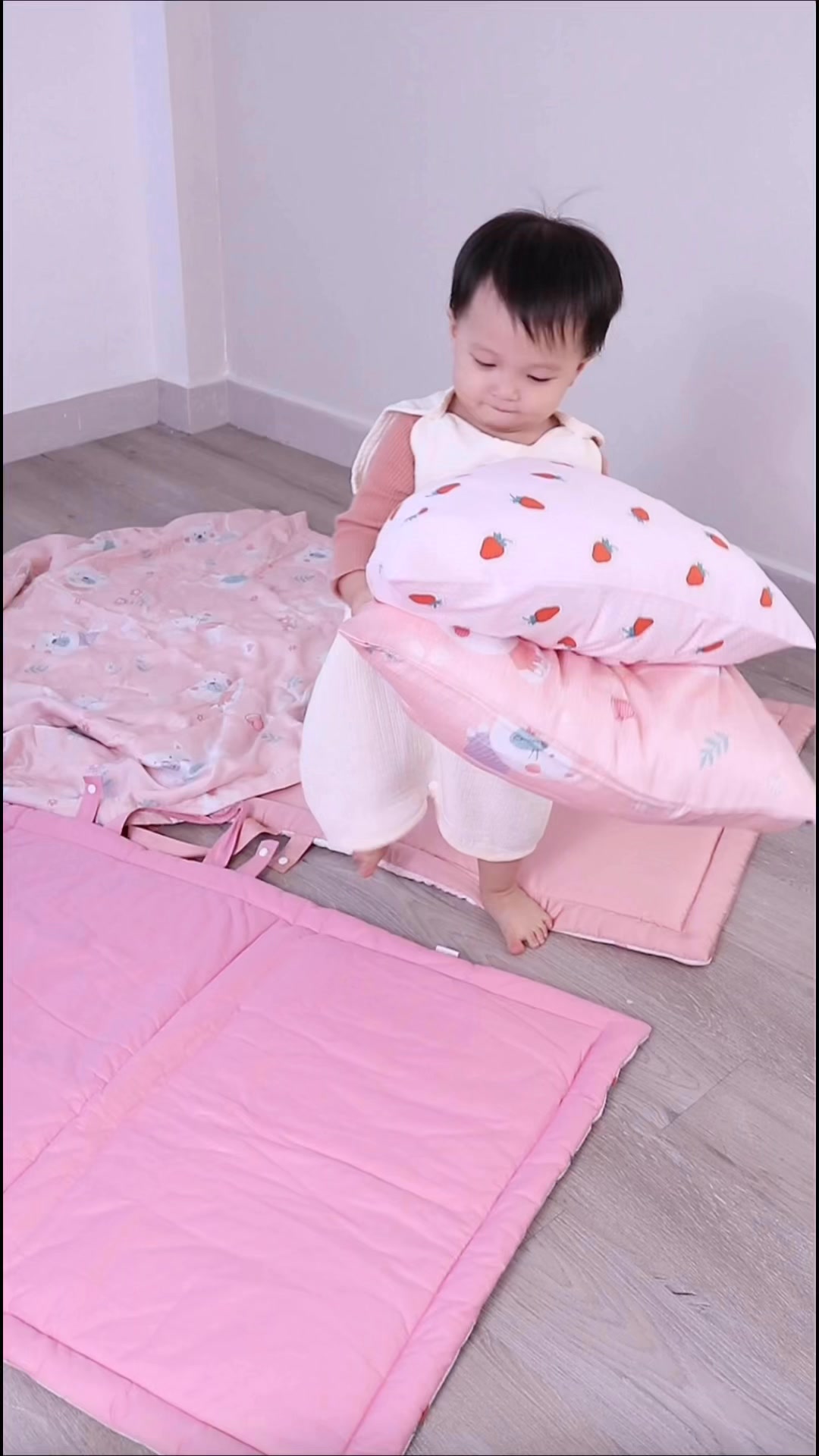 [🆕🇻🇳] GaBi Babies – Hàng may thủ công 🧑‍🧒❤️️👶⭐️ 𝘓𝘪𝘬𝘦 𝘮𝘰𝘵𝘩𝘦𝘳, 𝘭𝘪𝘬𝘦 𝘥𝘢𝘶𝘨𝘩𝘵𝘦𝘳 ♡ ♡như lạc vào vườn cổ tích cùng chiếc suit xinh xắn cho em gái, chiếc đầm cho chị gái & mẹ – thiết kế phần tay áo nhún bồ , shares-1✔️ , likes-12❤️️ , date-2025-02-28 02:56:29🇻🇳🇻🇳🇻🇳📰🆕