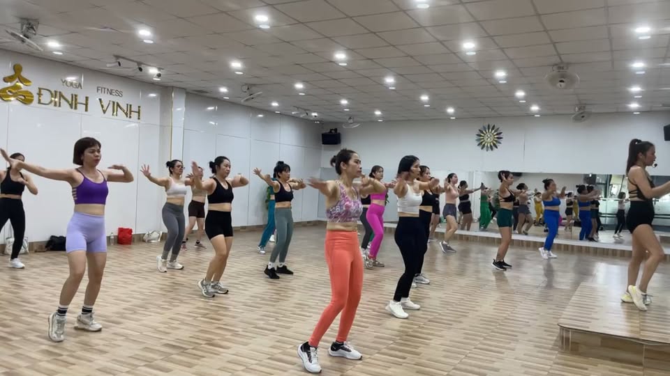 [🆕🇻🇳] Yoga – Fitness Đình Vinh – GYM – YOGA – ZUMBA – AEROBIC – MÚA CỔ TRANG – DANCE KID 🧘 Top1Yoga 🤸🏻‍♀️ Đây là cách chúng tôi bắt đầu ngày mới , còn bạn thì sao 

Yoga – Fitness Đình Vinh
CHIÊU SINH CÁC LỚP #Aerobic 

5h00 
6h15
7h30 
8h45
10h00

15h00
16h30
 , shares-0✔️ , likes-9❤️️ , date-2025-03-13 14:53:36🇻🇳🇻🇳🇻🇳📰🆕