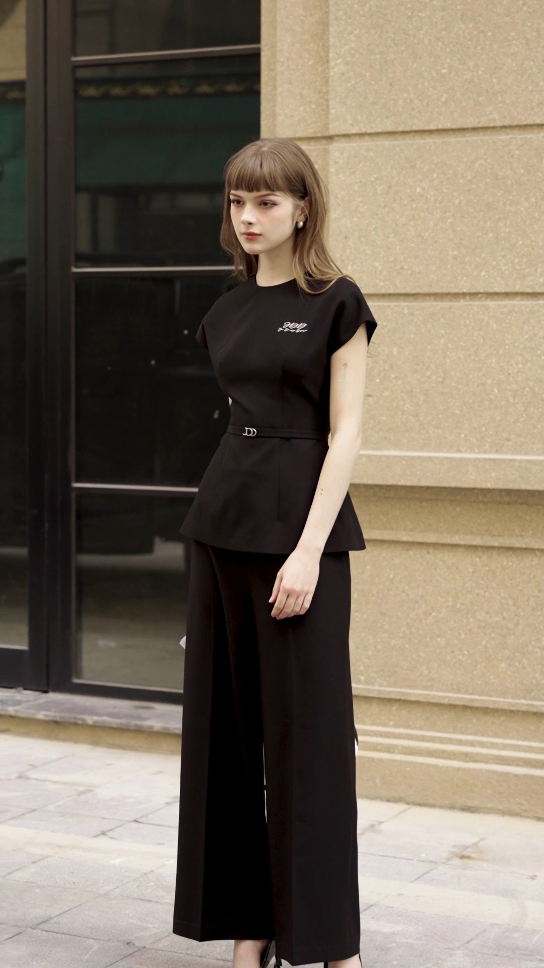 [🆕🇻🇳] JM – thương hiệu thời trang JM DRESS DESIGN 👕 Top1Fashion 👗  Thiết kế áo cổ tròn dáng ôm với điểm nhấn đai thắt lưng thời thượng, vừa giúp tôn lên những đường nét bắt mắt, vừa tạo dựng vẻ chỉn chu cho nàng. Đặc biệt, , shares-0✔️ , likes-0❤️️ , date-2025-03-12 03:01:01🇻🇳🇻🇳🇻🇳📰🆕