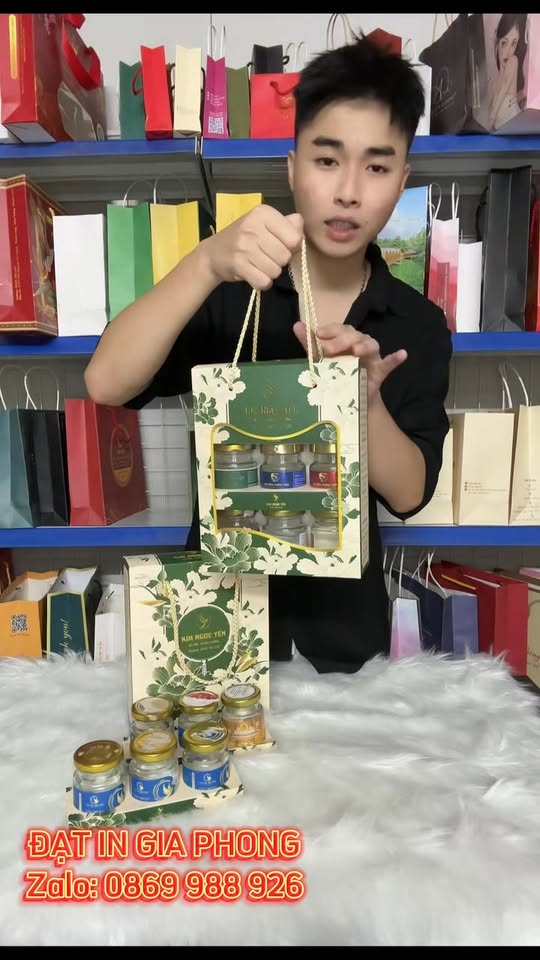 [🆕🇻🇳] In Túi Giấy, Túi Nilon, Tem nhãn Nhanh -giá rẻ  🎨 Top1Designs ✨  Siêu Phẩm: Giá chưa đến 10k một hộp.

 Mẫu hộp đựng 9 hũ yến chưng sẵn,
được in và thiết kế theo yêu cầu riêng của khách hàng.

 Bác nào ưng bộ này liên hệ , shares-0✔️ , likes-3❤️️ , date-2025-03-10 18:24:16🇻🇳🇻🇳🇻🇳📰🆕