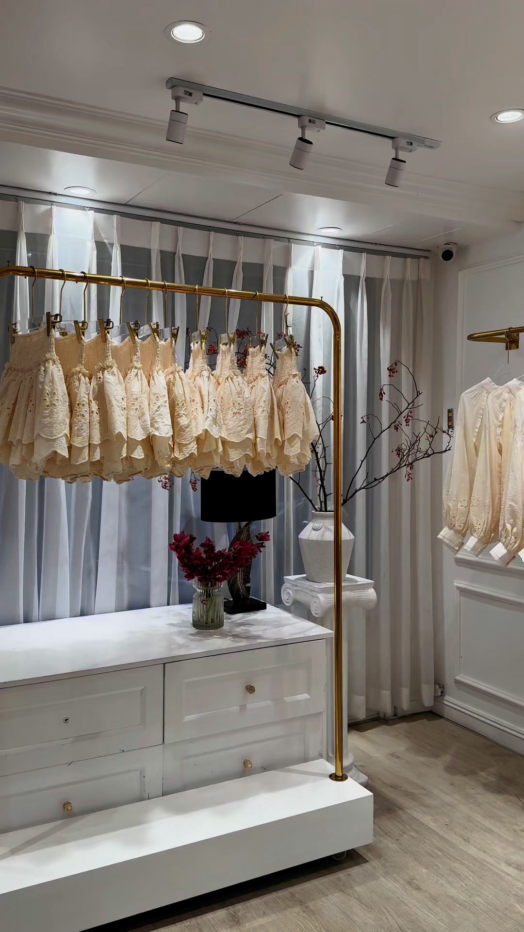 [🆕🇻🇳] LINN Design – “I want people to see the dress. but focus on the women” 👕 Top1Fashion 👗  có sẵn rồi các chịiii , shares-0✔️ , likes-0❤️️ , date-2025-03-07 21:50:02🇻🇳🇻🇳🇻🇳📰🆕