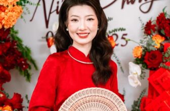 [🆕🇻🇳] Tủ Nhà Mây – Wear Easy. Feel Comfy. Be Happy 👕 Top1Fashion 👗  Cám ơn chị Thùy Dung đã lựa chọn Áo Dài Thường Xuân Hoa cho dịp trọng đại của mình. Hy vọng tà Áo Dài này đã góp một phần nhỏ vào thật nhiều khoảnh khắc đá , shares-1✔️ , likes-16❤️️ , date-2025-03-12 18:29:08🇻🇳🇻🇳🇻🇳📰🆕