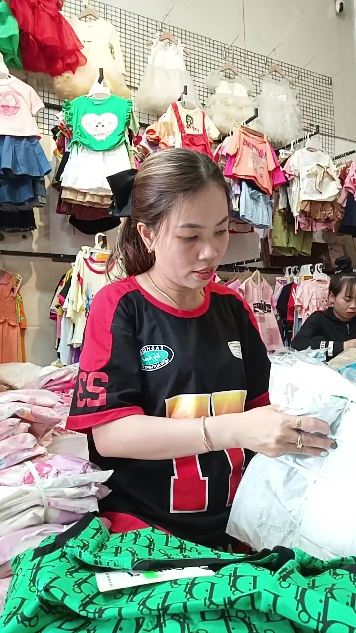 [🆕🇻🇳] LITIBABY – THƯƠNG HIỆU THỜI TRANG VIỆT 😎❤️️⭐️  BỘ BODY BÉ GÁI VẢI THÔ MỀM THÊU – THOÁNG MÁT & DỄ THƯƠNG
Size: 6 – 36 tháng
Chất liệu: Vải thô mềm cao cấp
Thiết kế thêu tinh tế
ĐIỂM NỔI BẬT:
Chất  , shares-0✔️ , likes-0❤️️ , date-2025-03-11 18:36:54🇻🇳🇻🇳🇻🇳📰🆕