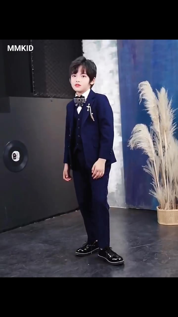 [🆕🇻🇳]  MMKID aims to bring kids the most high fashionable and high quality party design 🧑‍🧒❤️️👶⭐️ Set Vest 5 Chi Tiết Cao Cấp Cho Bé Trai – Chất Liệu Cerruti Lanificio ÝBộ vest 5 chi tiết được thiết kế theo phong cách sang trọng, lịch lãm, sử dụng chấ , shares-0✔️ , likes-0❤️️ , date-2025-03-09 23:11:17🇻🇳🇻🇳🇻🇳📰🆕