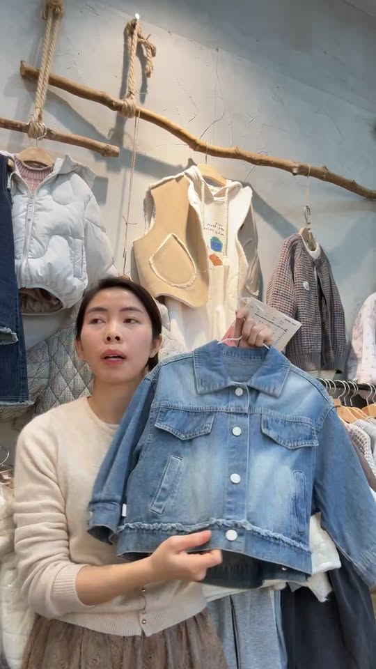 [🆕🇻🇳] Ri. – Baby Korea Style – Ri chuyên cung cấp những s/p quần áo, phụ kiện Baby chính hãng cao cấp của Hàn Quốc 🧑‍🧒❤️️👶⭐️ LIVESTREAM – SALE 70% – BST THU ĐÔNG !!!

Săn sale để giành đi các mẹ ơi !
Còn có 1xx-2xx thui ý !

– Hàng sẵn store – Gửi nhanh – , shares-0✔️ , likes-22❤️️ , date-2025-03-11 17:44:00🇻🇳🇻🇳🇻🇳📰🆕