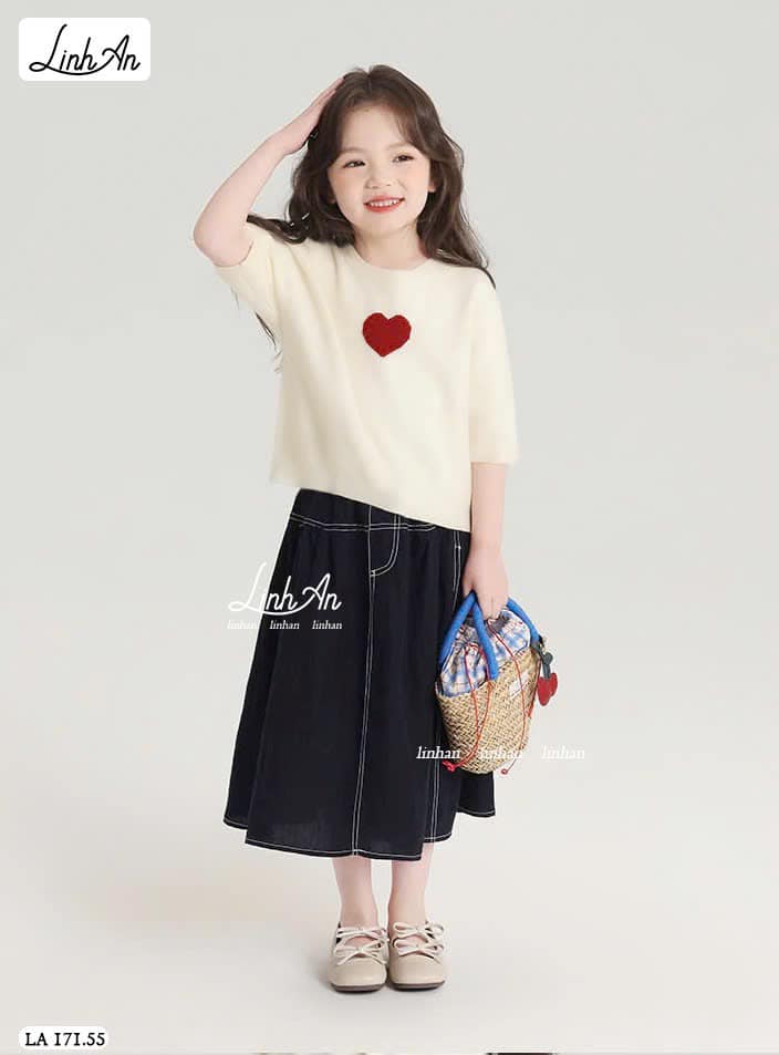 [🆕🇻🇳]  MickeyMinnie Shop – Quần áo trẻ em Xuất Dư 🧑‍🧒❤️️👶⭐️ Hàng đang về! 15 Ngày TrảChuẩn phong cách tiểu thư quý tộc ạ.
Dáng sang chảnh – khí chất ngút trời.
Mặc set này tôn dáng lắm ạ
Áo chất cotton 4 chiều dòn , shares-0✔️ , likes-1❤️️ , date-2025-03-11 22:18:23🇻🇳🇻🇳🇻🇳📰🆕