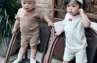 [🆕🇻🇳] Tommy baby – Quần áo sơ sinh & trẻ em 🧑‍🧒❤️️👶⭐️ VIỆT NAM QUÊ HƯƠNG TA ƠI. CÙNG NHAU HƯỚNG VỀ 30/4  – 2/9 Ạ
Set 2b cờ sao bé #129kkk – Chất tăm lạnh mát rượiBảng size tham khảo:
Size 90: 6-8kg
Size 10 , shares-0✔️ , likes-6❤️️ , date-2025-03-14 15:21:28🇻🇳🇻🇳🇻🇳📰🆕