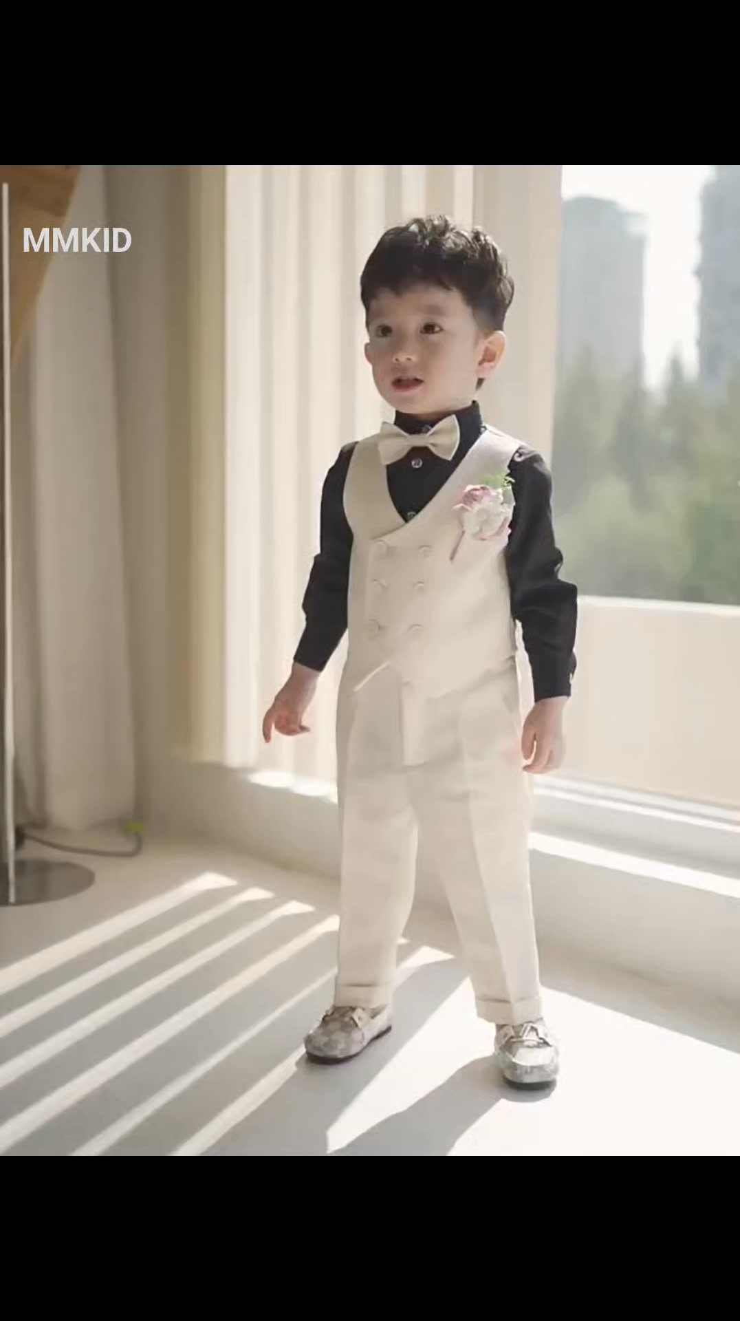 [🆕🇻🇳]  MMKID aims to bring kids the most high fashionable and high quality party design 🧑‍🧒❤️️👶⭐️ Set Gile Màu Cream Cao Cấp Cho Bé TraiThiết Kế Tinh Tế: Bộ set gồm 3 chi tiết gồm áo gile màu cream, quần tây ôm vừa vặn và sơ mi đen dài tay, kết hợp cù , shares-0✔️ , likes-0❤️️ , date-2025-03-12 00:28:57🇻🇳🇻🇳🇻🇳📰🆕