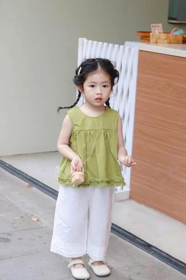 [🆕🇻🇳] Maika Clothes – Design For Baby Girl 😎❤️️⭐️ Mùa hè đã đến, hãy refresh tủ đồ của bé với những bộ trang phục tươi mới và nhiều màu sắc đi nào các mẹ iu ơiii
Nhắn em tư vấn size, chốt đơn ngay cho bé n , shares-0✔️ , likes-4❤️️ , date-2025-03-09 20:21:06🇻🇳🇻🇳🇻🇳📰🆕