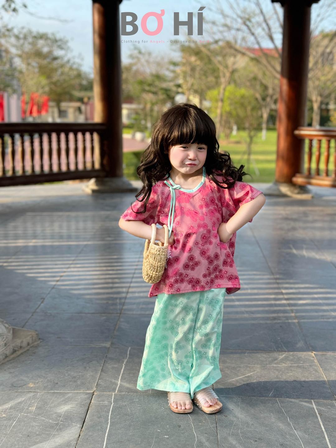 [🆕🇻🇳]  Bơ Hí – Thương hiệu thời trang thiết kế cao cấp dành cho mẹ và bé đẹp 🧑‍🧒❤️️👶⭐️ Đ𝐢𝐞̣̂𝐮 đ𝐚̀ 𝐜𝐮̀𝐧𝐠 𝐛𝐚̀ 𝐛𝐚 𝐱𝐢𝐧𝐡 𝐧𝐡𝐚̀ 𝐁𝐨̛ 𝐧𝐡𝐞𝐧 𝐛𝐞́ 𝐢𝐮
Mẹ bé nhắn Bơ tư vấn chốt đơn nhen
Giá #250k/bộ ( hơn 25kg có phụ thu)
#Freeship từ 2 bộ ạ
Vải lụa đ , shares-0✔️ , likes-8❤️️ , date-2025-03-10 18:35:04🇻🇳🇻🇳🇻🇳📰🆕