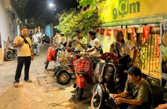 [🆕🇻🇳] Tiệm ăn Gặm – Chân gà muối sả ớt 🍔 Top1Food  🍜 Dạo này, Gặm đón nhiều vị khách nước ngoài ghé thăm. Có người tò mò về món ăn, có người lại thích thú với những món đồ xưa cũ được trưng bày trong quán. Ai , shares-0✔️ , likes-23❤️️ , date-2025-03-15 02:59:24🇻🇳🇻🇳🇻🇳📰🆕