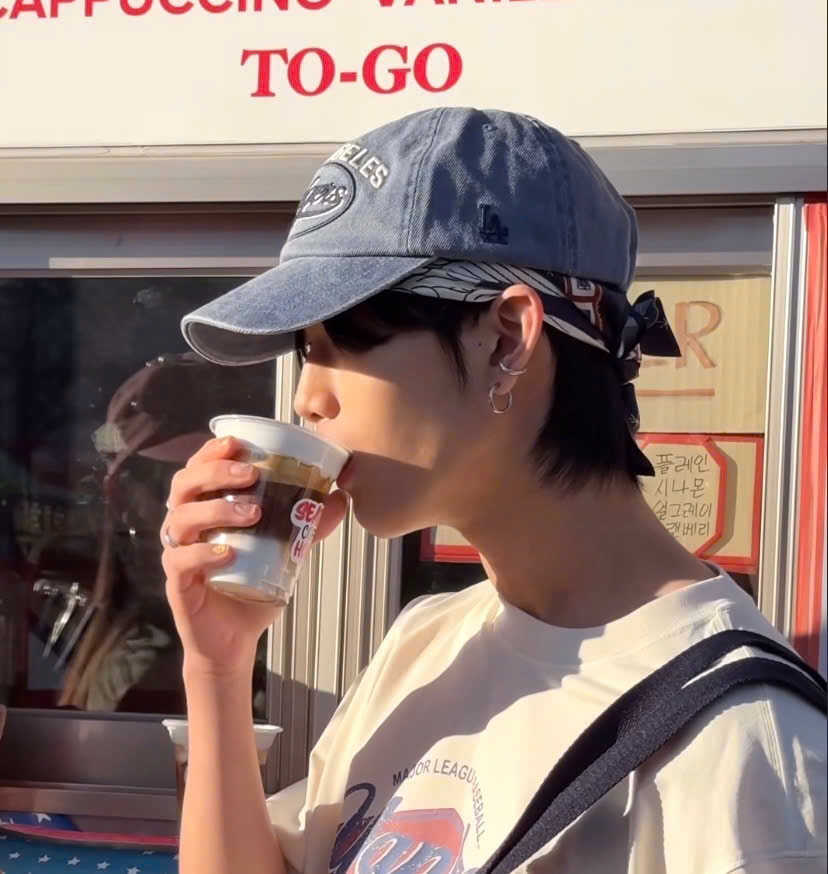 [???] SY STORE – Cửa hàng quần áo ? Top1Fashion ?  Giai điệu thời trang giữa lòng thành phố hiện đại, xuất hiện như những nốt nhạc thanh tao trong bản giao hưởng thời trang.
Thiết kế với gam màu thanh lịch, , shares-2✔️ , likes-9❤️️ , date-2025-03-13 18:00:31????????