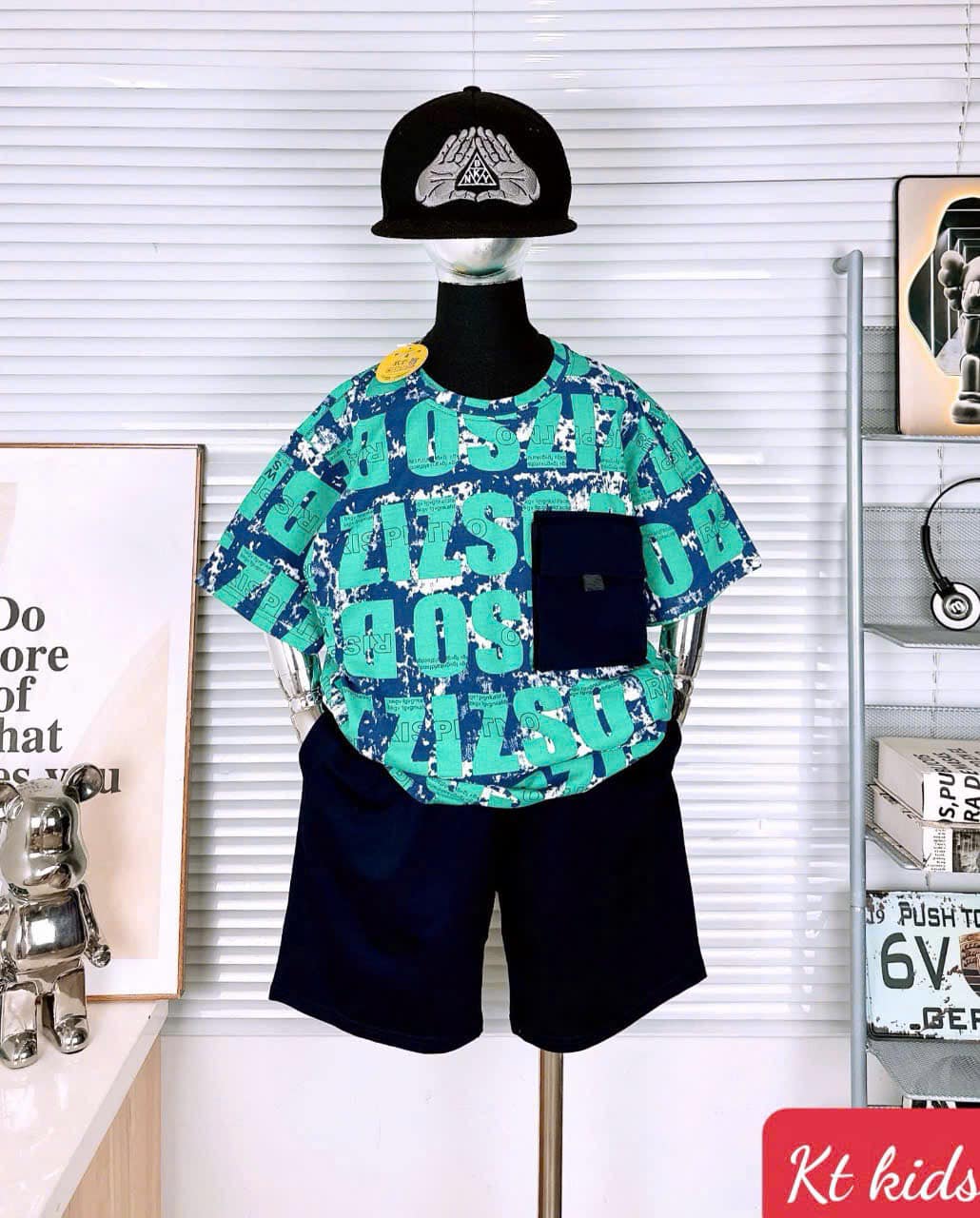 [🆕🇻🇳] KT Kids – Thời Trang Trẻ Em – Chúng tôi chuyên cung cấp quần áo trẻ em cho bé , giá tại xưởng 🧑‍🧒❤️️👶⭐️ HÀNG CÓ SẴN, CHỐT MAI GIAO
__________________________________
Giới thiệu Sét bộ In Chữ phối TÚI siêu SANG TRỌNG- SÀNH ĐIỆU cho Boy lên đồ đi học, đi chơi c , shares-0✔️ , likes-0❤️️ , date-2025-03-14 23:55:02🇻🇳🇻🇳🇻🇳📰🆕