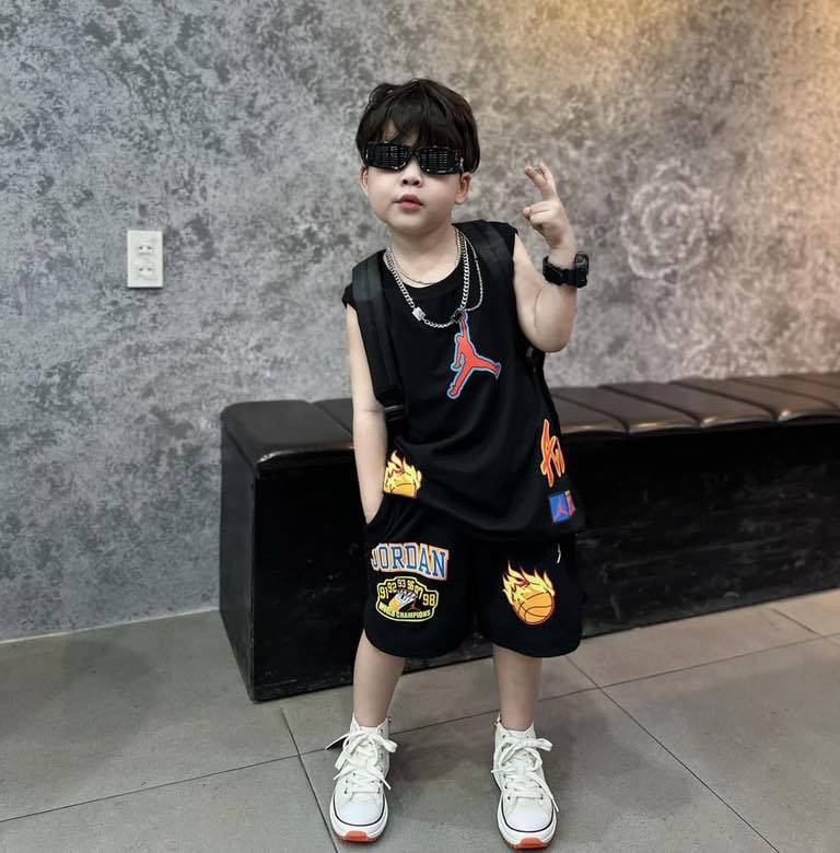 [🆕🇻🇳] Bùi Cốm shop – Quần áo trẻ em xuất khẩu 🧑‍🧒❤️️👶⭐️ HÀNG MỚI VỀ
Nhà Melisa về mã đầm hot hòn họt luôn.
Em váy “hoa hậu” của năm nay!! Váy thô boi thêu hoa 2 lớp kết hợp phối ren siêu đẹp, siêu chanh xả! Bé n , shares-0✔️ , likes-5❤️️ , date-2025-03-13 21:47:42🇻🇳🇻🇳🇻🇳📰🆕