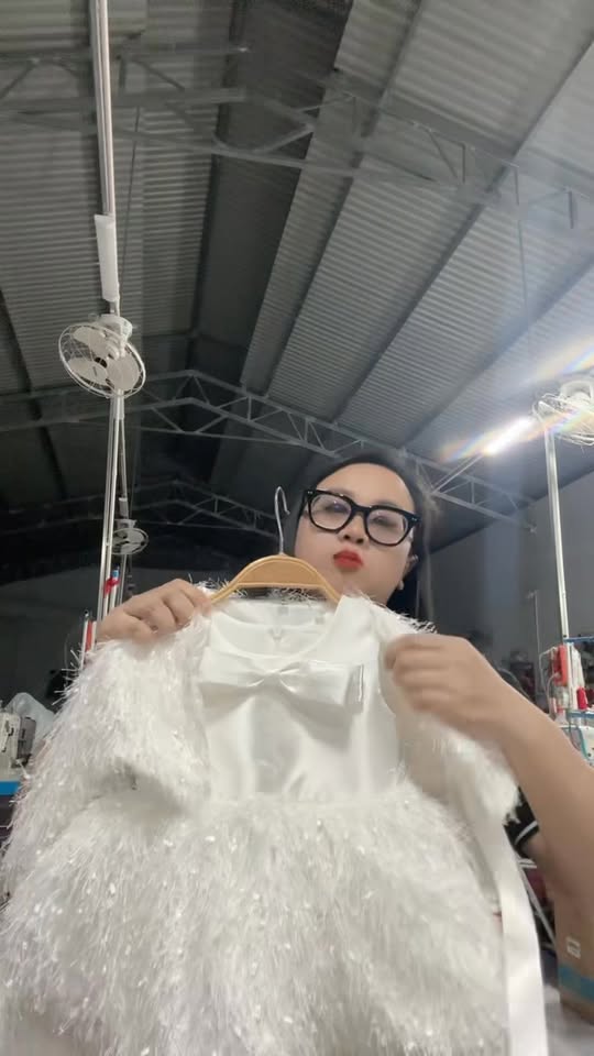 [🆕🇻🇳]  Linh Đan Kids- Thiên đường váy công chúa – chuyên cung cấp các loại đầm, váy cho bé 🧑‍🧒❤️️👶⭐️ Mời các mẹ vào xem váy trắng xinh xinh ạ , shares-0✔️ , likes-5❤️️ , date-2025-03-12 19:26:38🇻🇳🇻🇳🇻🇳📰🆕