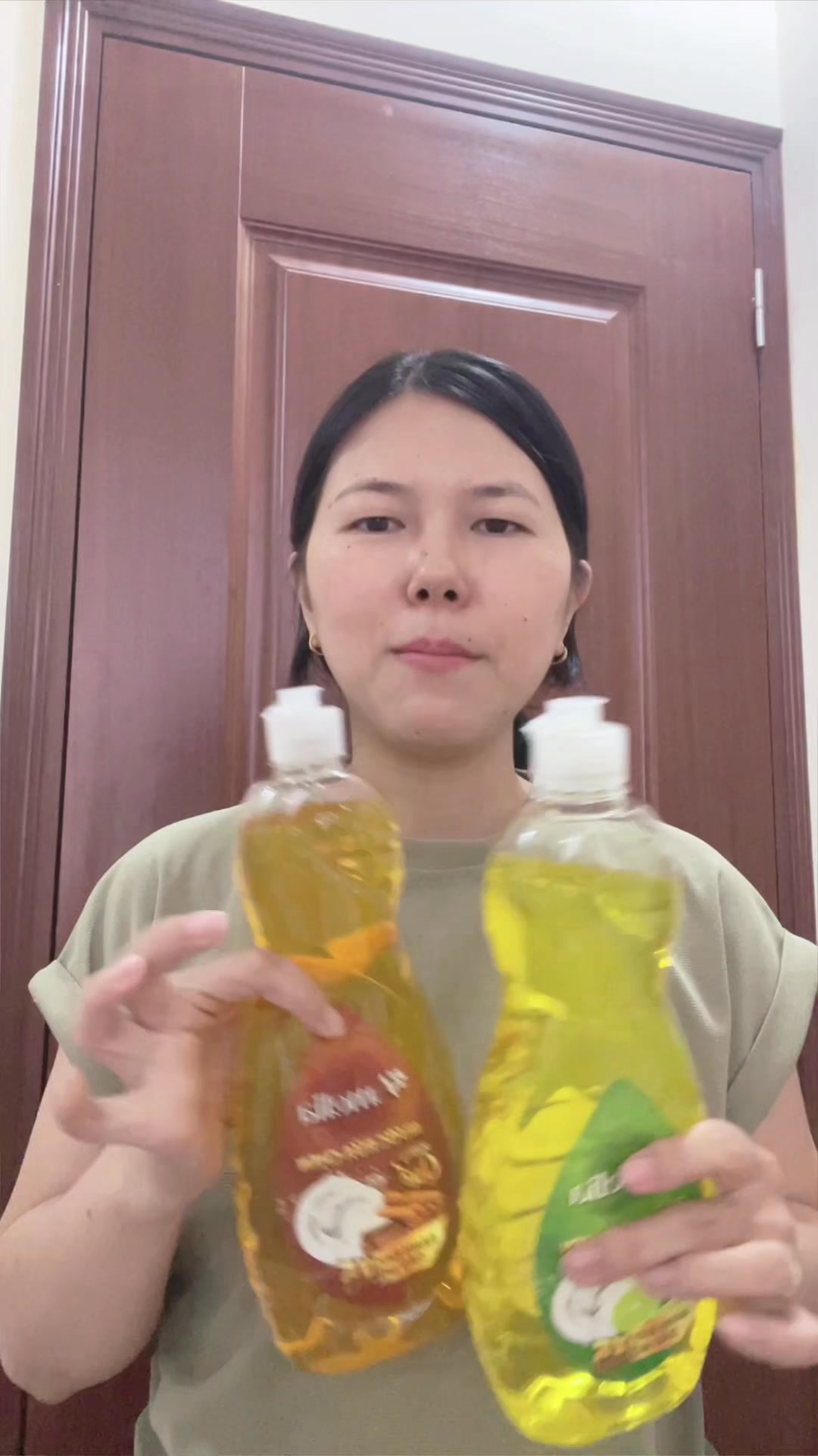 [🆕🇻🇳]  Thời trang trẻ em cao cấp- shop Yu Yu 🧑‍🧒❤️️👶⭐️ Các chị em thắc mắc chất nước rửa chén Amelia lỏng hay đặc thì hãy xem clip này nhé Sỉ từ 1 thùng 24 chai #Amelia #nuocruachen , shares-0✔️ , likes-0❤️️ , date-2025-03-11 20:11:36🇻🇳🇻🇳🇻🇳📰🆕