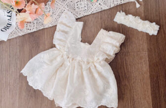 [🆕🇻🇳] Tiệm Sun – Quần áo đẹp cho bé – Bí mật của những em bé TỰ TIN – THẦN THÁI và HẠNH PHÚC � 🧑‍🧒❤️️👶⭐️ Nói thật là phải đam mê lắm bên e mới sản xuất mẫu này ấy ạ. Bởi vì riêng 2 cái nơ xinh xinh đính ngọc trai kia là bên em làm thủ công đó. Ngồi thắt nơ rồi , shares-0✔️ , likes-5❤️️ , date-2025-03-10 18:39:23🇻🇳🇻🇳🇻🇳📰🆕