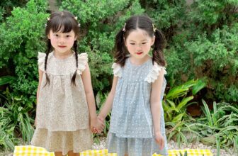 [🆕🇻🇳] KAKUMMI là thương hiệu VN hàng đầu thiết kế & sản xuất áo thời trang cho bé 😎❤️️⭐️ Cùng nàng công chúa nhỏ của mẹ khám phá một mùa hè thật điệu và đáng yêu nhé!Thiết kế áo babydoll phối ren điệu đà kết hợp chân váy xòe bồng trendy với 2 , shares-0✔️ , likes-0❤️️ , date-2025-03-19 02:02:23🇻🇳🇻🇳🇻🇳📰🆕