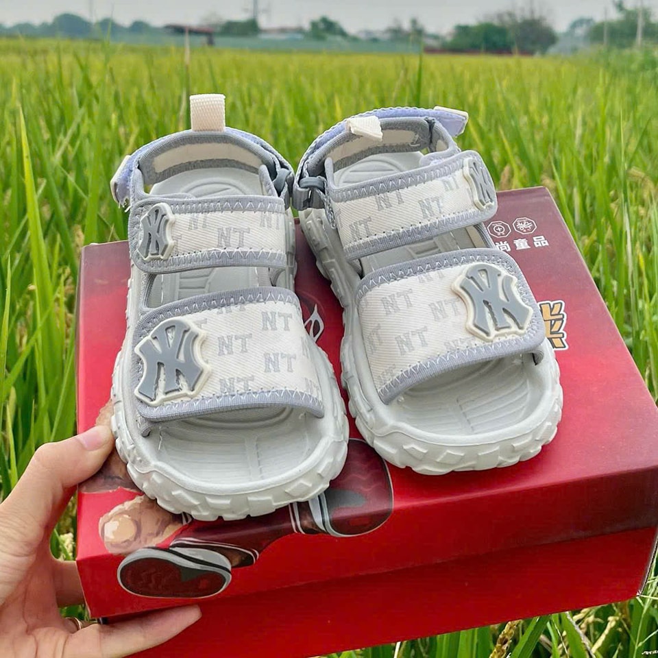 [🆕🇻🇳]  Sugar Baby – Chuyên thời trang trẻ em, sơ sinh 🧑‍🧒❤️️👶⭐️  SANDAL CAO CẤP – HÀNG XUẤT CHÂU ÂU
Full hộp, túi xịn xò – Sang trọng, bền đẹpMẫu mới A-13 – Màu Trắng Ghi
Chất liệu siêu nhẹ, siêu êm, mang cực kỳ  , shares-1✔️ , likes-1❤️️ , date-2025-03-15 03:04:38🇻🇳🇻🇳🇻🇳📰🆕