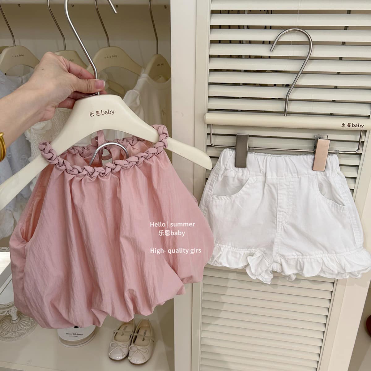 [🆕🇻🇳]  Hello Bébe ▪️ Shop chuyên order Quảng Châu 🧑‍🧒❤️️👶⭐️ Yêu màu hồng ghét sự dả dúi
Hồng phối trắng nhìn thơ thực sự, cổ áo nhìn thôi đã thấy thiết kế tốn sức roàiii.
Lười phối đồ cứ quất cả set đỡ phải nghĩ m , shares-0✔️ , likes-1❤️️ , date-2025-03-13 18:47:31🇻🇳🇻🇳🇻🇳📰🆕