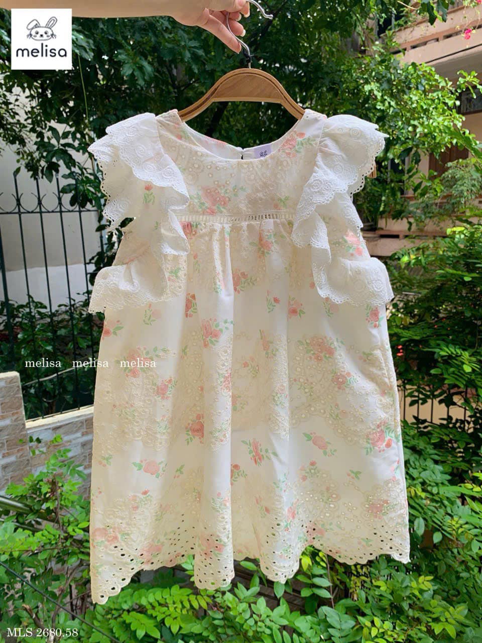 [🆕🇻🇳] Bùi Cốm shop – Quần áo trẻ em xuất khẩu 🧑‍🧒❤️️👶⭐️ HÀNG MỚI VỀ
Nhà Melisa về mã đầm hot hòn họt luôn.
Em váy “hoa hậu” của năm nay!! Váy thô boi thêu hoa 2 lớp kết hợp phối ren siêu đẹp, siêu chanh xả! Bé n , shares-0✔️ , likes-5❤️️ , date-2025-03-13 21:47:42🇻🇳🇻🇳🇻🇳📰🆕