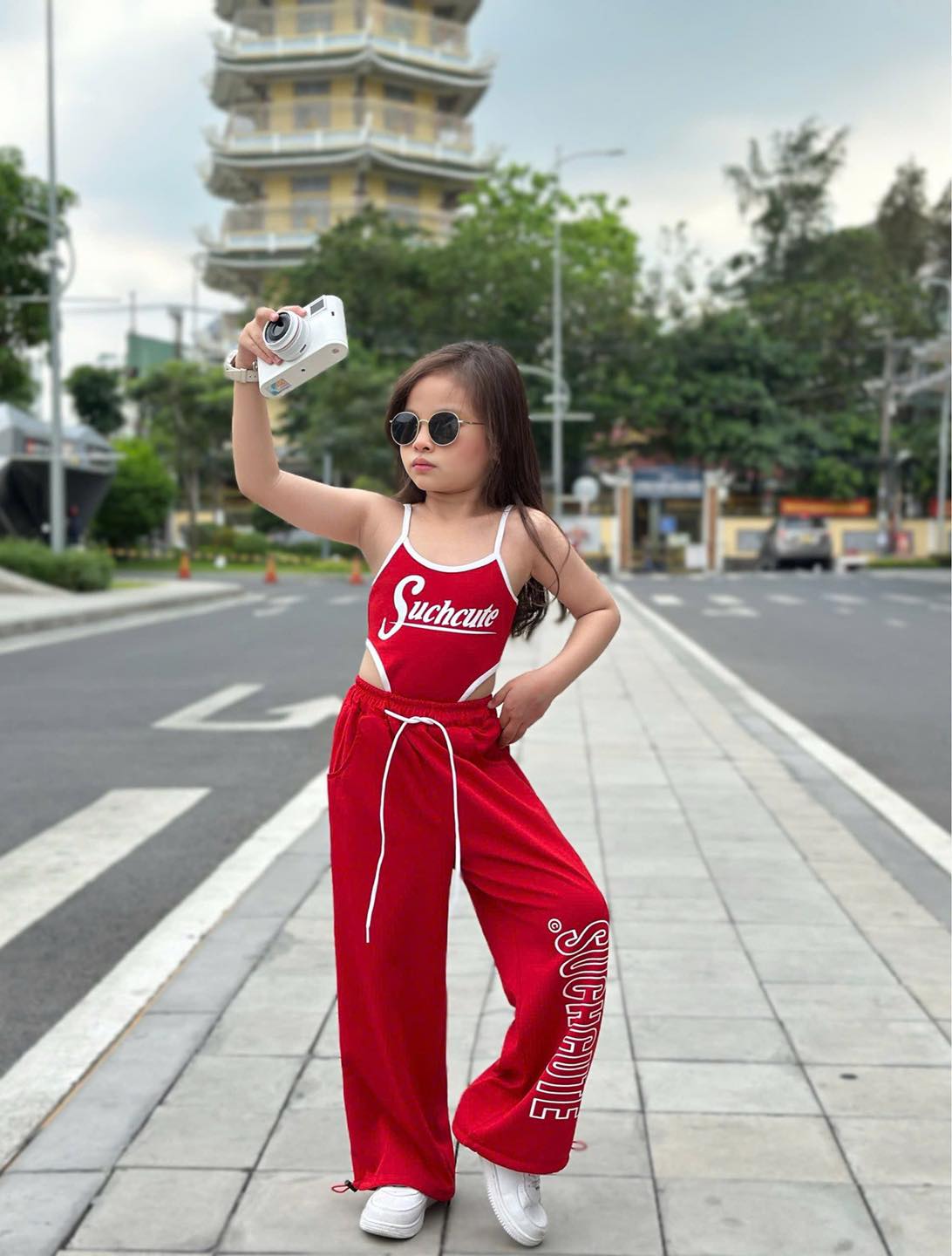 [🆕🇻🇳] Váy Tutu – Chuyên thời trang trẻ em 🧑‍🧒❤️️👶⭐️ Top này chỉ dành cho couple mẹ con mê style cool ngầu cá tính chất chơi sport nhá
Hot rần rần em lên ngay cho các mẹ triển đây ạ, set quần xuông/có dây ốn , shares-0✔️ , likes-3❤️️ , date-2025-03-18 15:44:00🇻🇳🇻🇳🇻🇳📰🆕