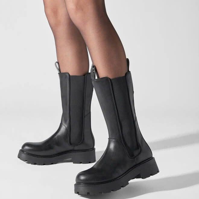 [???] Sai Gon Factory Outlet  ? Top1Fashion ?   𝐇𝐎𝐓 𝐒𝐀𝐋𝐄 𝐁𝐈𝐆 𝐒𝐢𝐳𝐞 𝟒𝟎-𝟒𝟏-𝟒𝟐  𝟒𝟗𝟗𝐤Đây chính mẫu boots lý tưởng dành cho các Anh Chị size to đây ạ.  Một đôi boot Chelsea unisex  với dáng cao. Phần trên , shares-0✔️ , likes-0❤️️ , date-2025-03-17 19:57:16????????