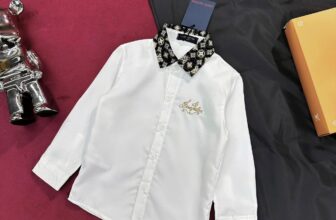 [🆕🇻🇳] Bum Kids – Cửa hàng quần áo cho bé 🧑‍🧒❤️️👶⭐️ Sơ mi Lv ss new 2⃣5⃣• hoạ tiết thêu kèm cổ lụa , siêu sang chảnh cho bé iusize 100-160 ( 12kg – 40kg )BUM KIDS – CỬA HÀNG QUẦN , shares-0✔️ , likes-1❤️️ , date-2025-03-11 23:11:33🇻🇳🇻🇳🇻🇳📰🆕