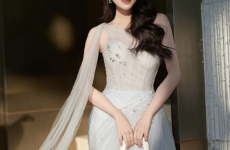 [🆕🇻🇳] Joséphine 👕 Top1Fashion 👗  𝐒𝐡𝐞 𝐢𝐬 𝐚 𝐝𝐫𝐞𝐚𝐦 𝐮𝐧𝐝𝐞𝐫 𝐭𝐡𝐞 𝐬𝐨𝐟𝐭 𝐚𝐟𝐭𝐞𝐫𝐧𝐨𝐨𝐧 𝐬𝐮𝐧𝑪𝒆𝒍𝒊𝒏𝒆 𝑫𝒓𝒆𝒔𝒔 đưa quý cô của 𝐉𝐎𝐒𝐄́𝐏𝐇𝐈𝐍𝐄 thoát khỏi thực tại bởi vẻ đẹp tựa một giấc mơ.Những nếp gấp đối lập  , shares-4✔️ , likes-25❤️️ , date-2025-03-13 20:59:01🇻🇳🇻🇳🇻🇳📰🆕