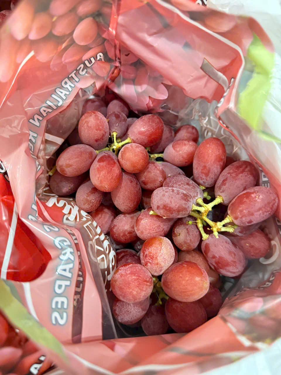 [🆕🇻🇳] Trái Cây Nhập Khẩu Đường Bay – Cửa hàng rau quả 🍔 Top1Food  🍜 Nho đỏ Úc ngọt lịm – rất tươi ngon nha cả nhà #140k/kg

Thùng 9kg 1050k
…

Đây là vị bên em ăn thử và miêu tả. Khuyến khích khách hàng đến shop để dùng t , shares-0✔️ , likes-1❤️️ , date-2025-03-13 15:01:56🇻🇳🇻🇳🇻🇳📰🆕